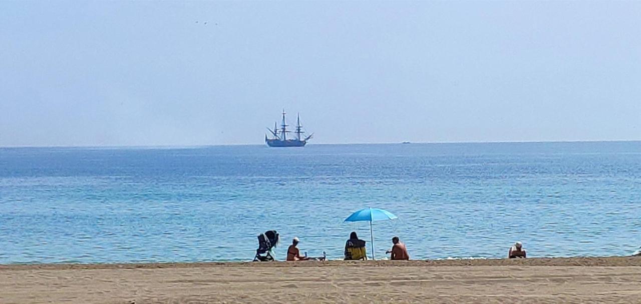 On The Beach! Frente Al Paseo Maritimo, Parking Y Piscina Malaga Exterior photo